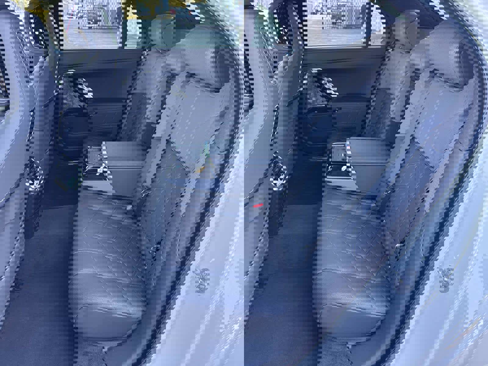 Certified 2025 BMW i7 eDrive50 w/ M Sport Package image 12