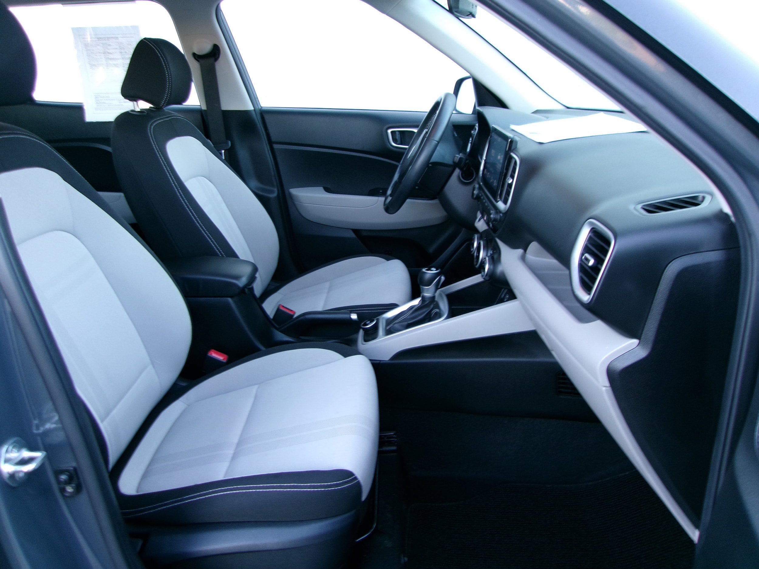 Used 2024 Hyundai Venue SEL FWD image 20