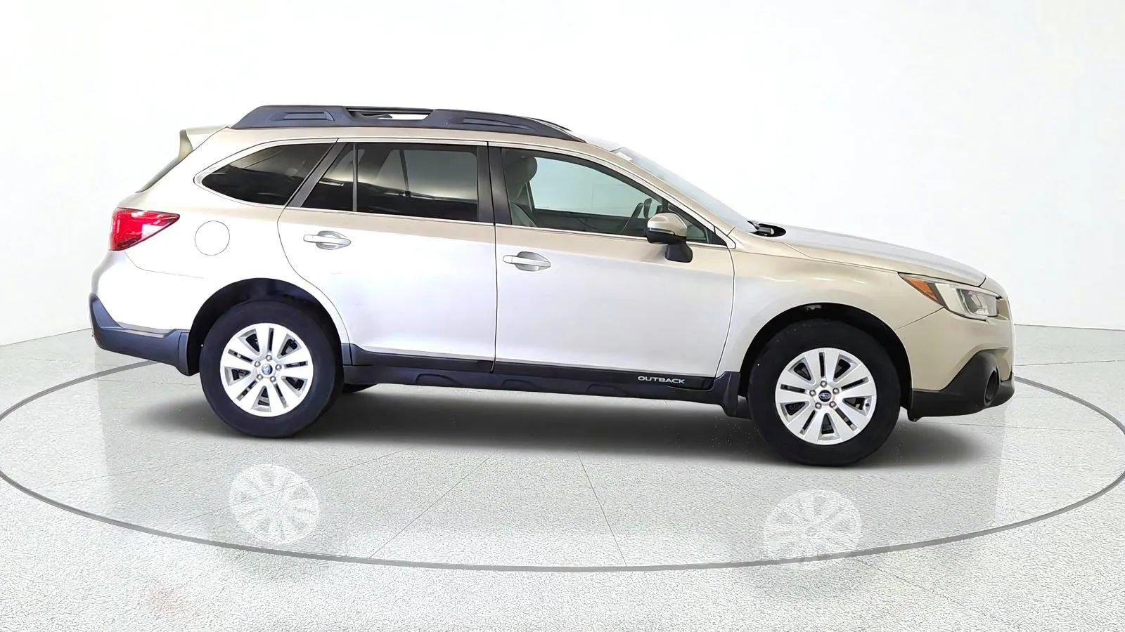 Used 2018 Subaru Outback 2.5i Premium AWD/4WD image 10