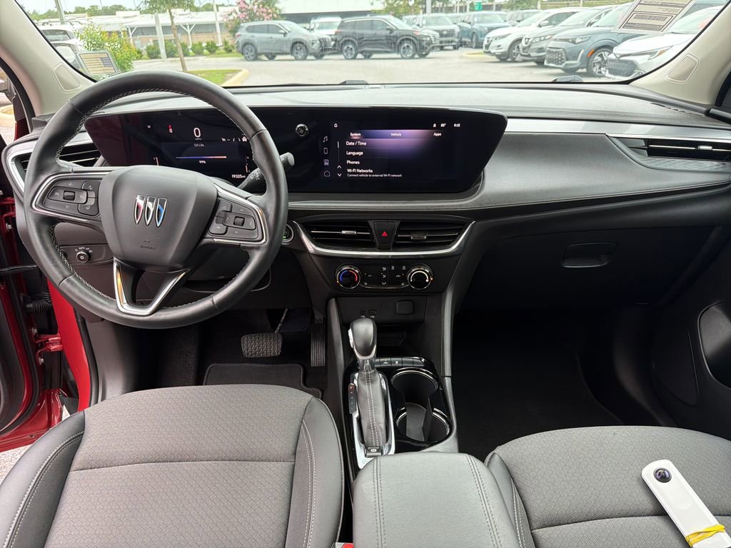 Used 2024 Buick Encore GX Preferred w/ Comfort Package FWD image 30