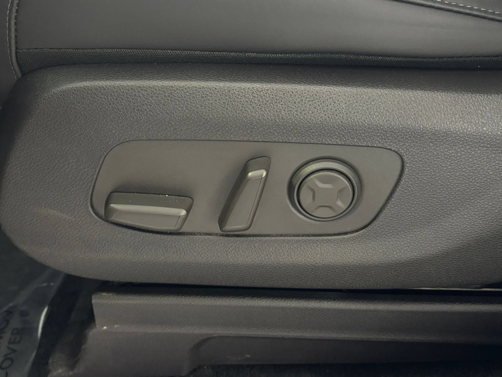 Used 2026 Kia Carnival FWD image 22