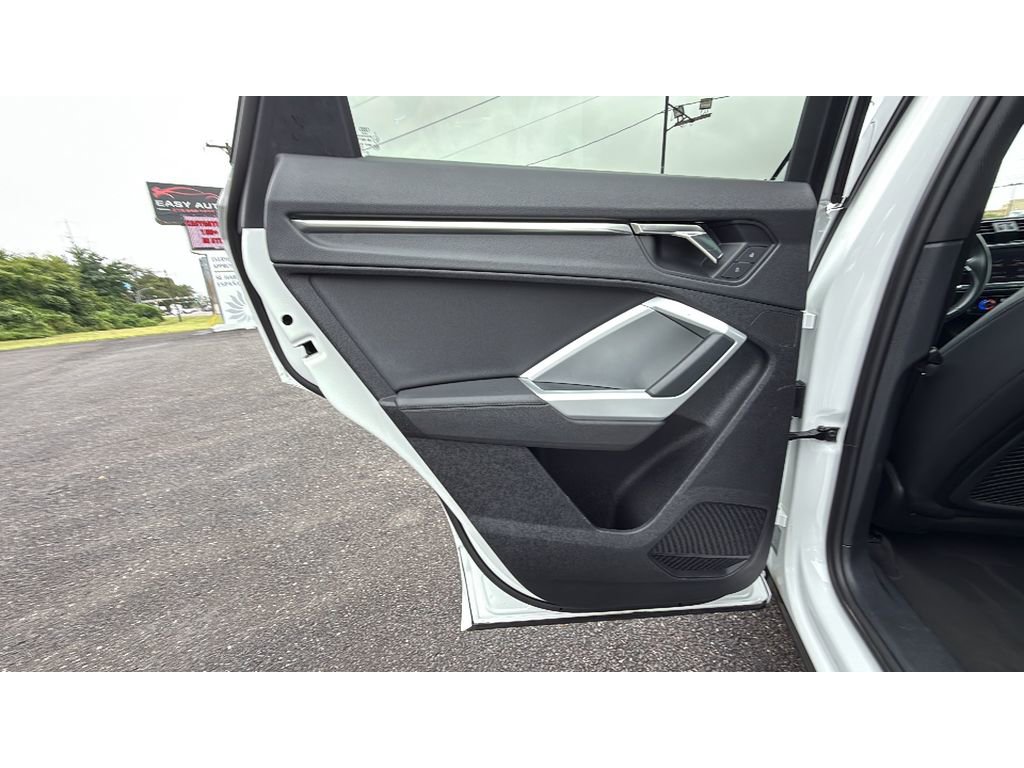 Used 2023 Audi Q3 2.0T Premium image 29