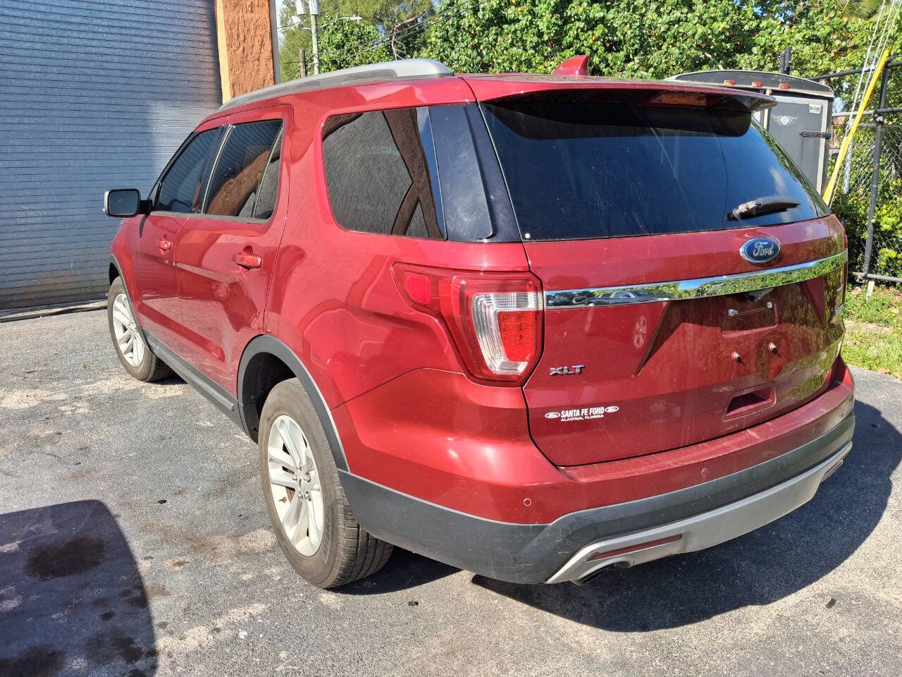 Used 2017 Ford Explorer XLT w/ Equipment Group 201A FWD image 8