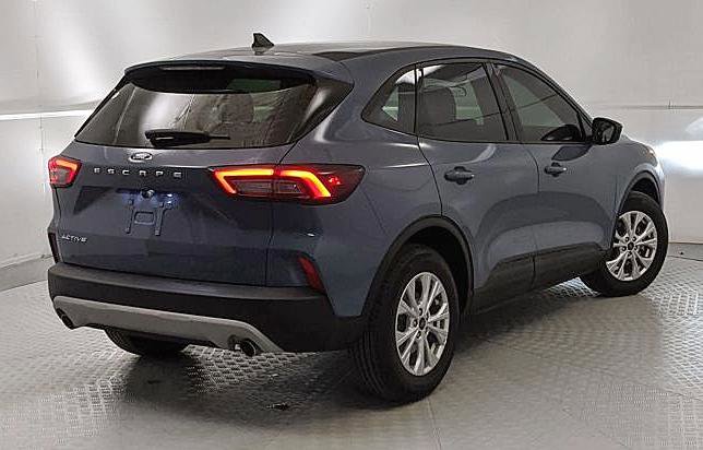 Certified 2025 Ford Escape Active image 3