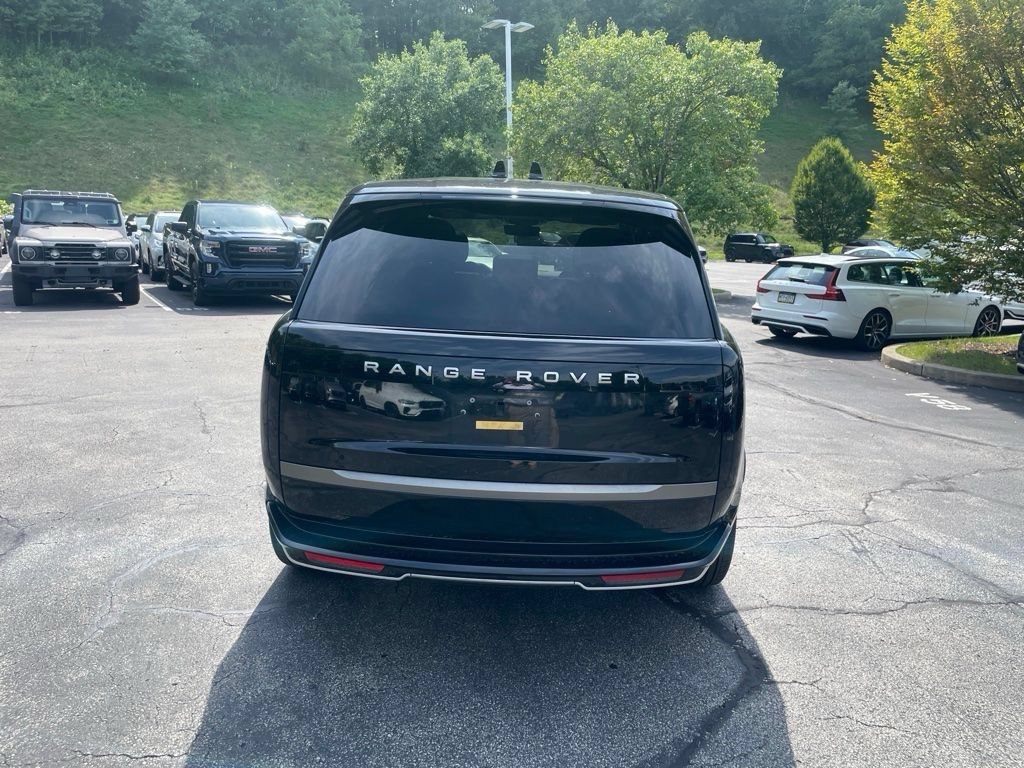 Certified 2025 Land Rover Range Rover SE AWD/4WD image 8