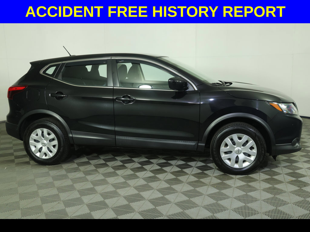 Used 2018 Nissan Rogue Sport S FWD image 2