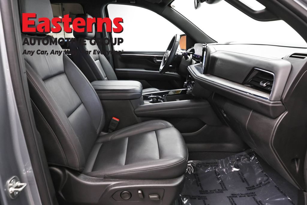 Used 2025 Chevrolet Suburban Z71 image 25