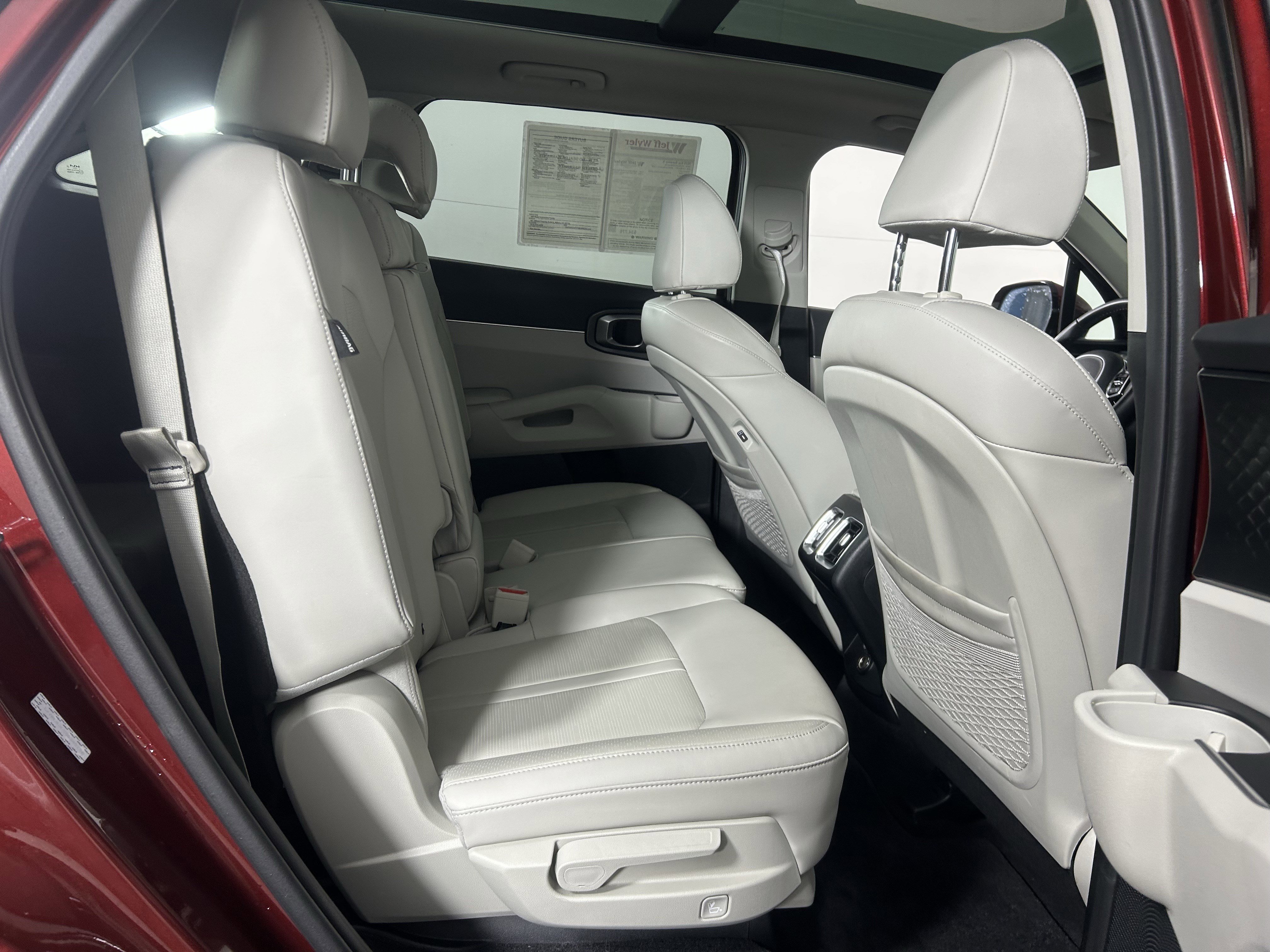 Used 2025 Kia Sorento S w/ Panoramic Sunroof Package image 35