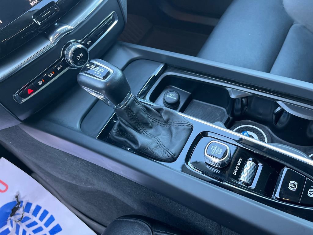 Used 2019 Volvo XC60 T5 Momentum w/ Premium Package image 25