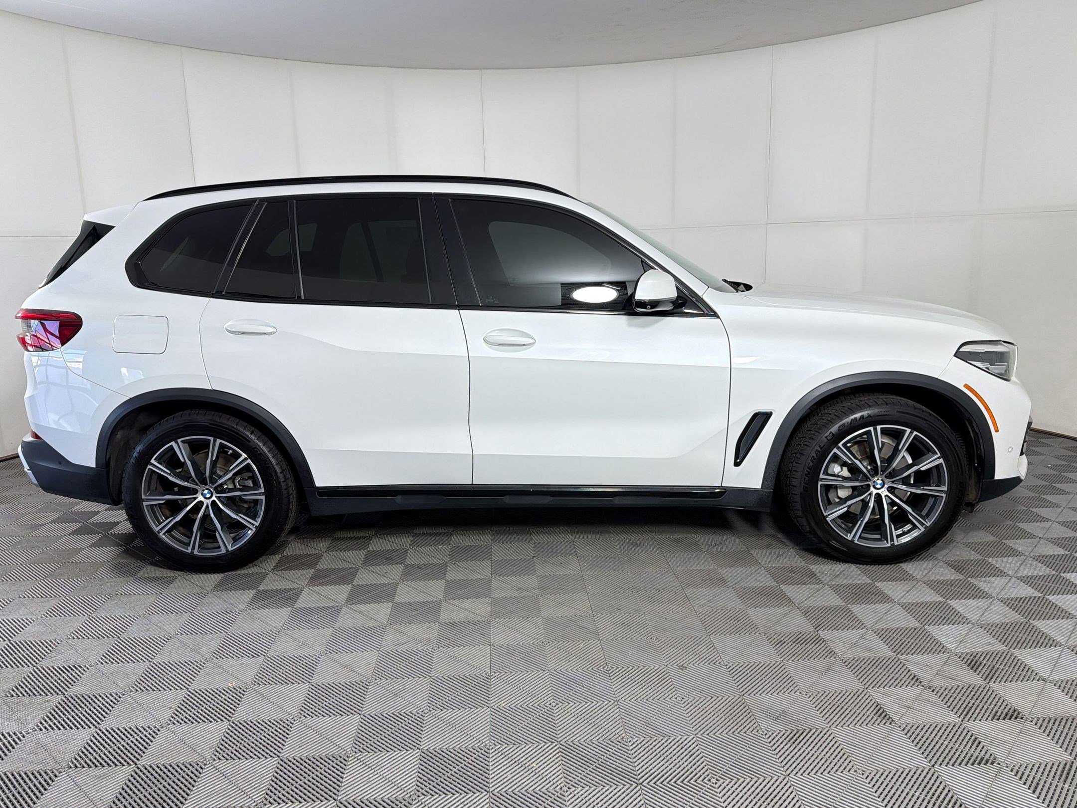 Used 2019 BMW X5 xDrive40i w/ Convenience Package AWD/4WD image 8