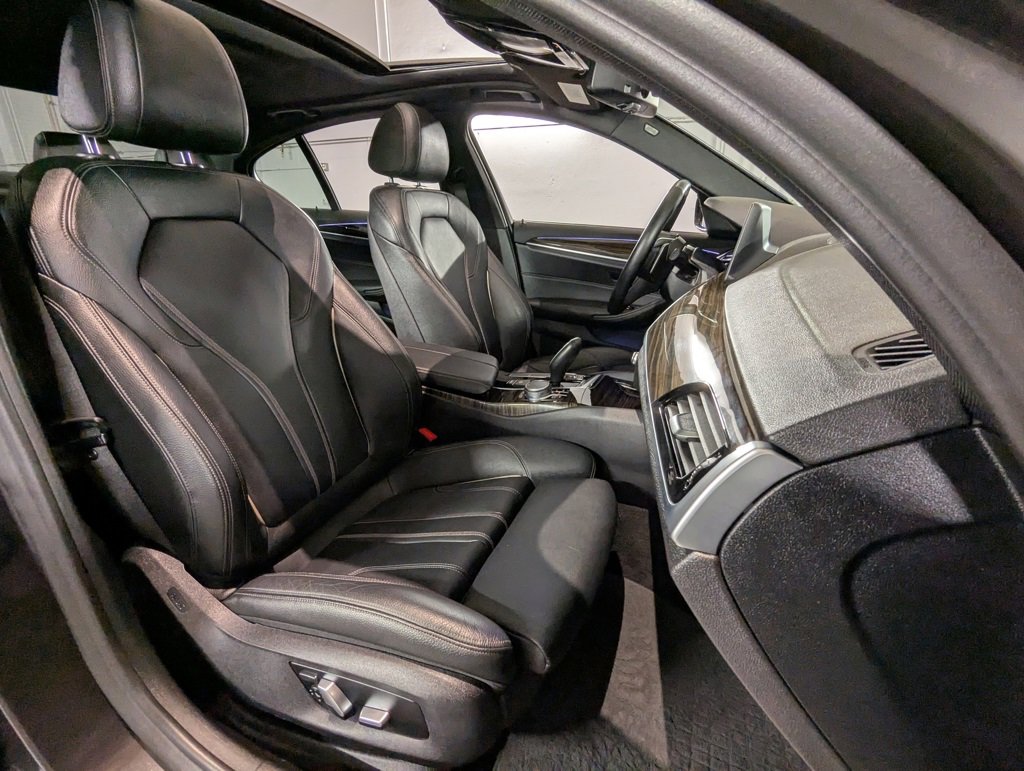 Used 2018 BMW 530i xDrive image 27