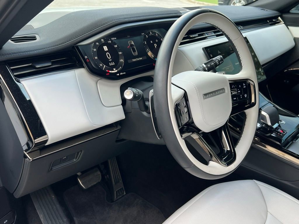 Used 2025 Land Rover Range Rover Sport Dynamic SE image 16