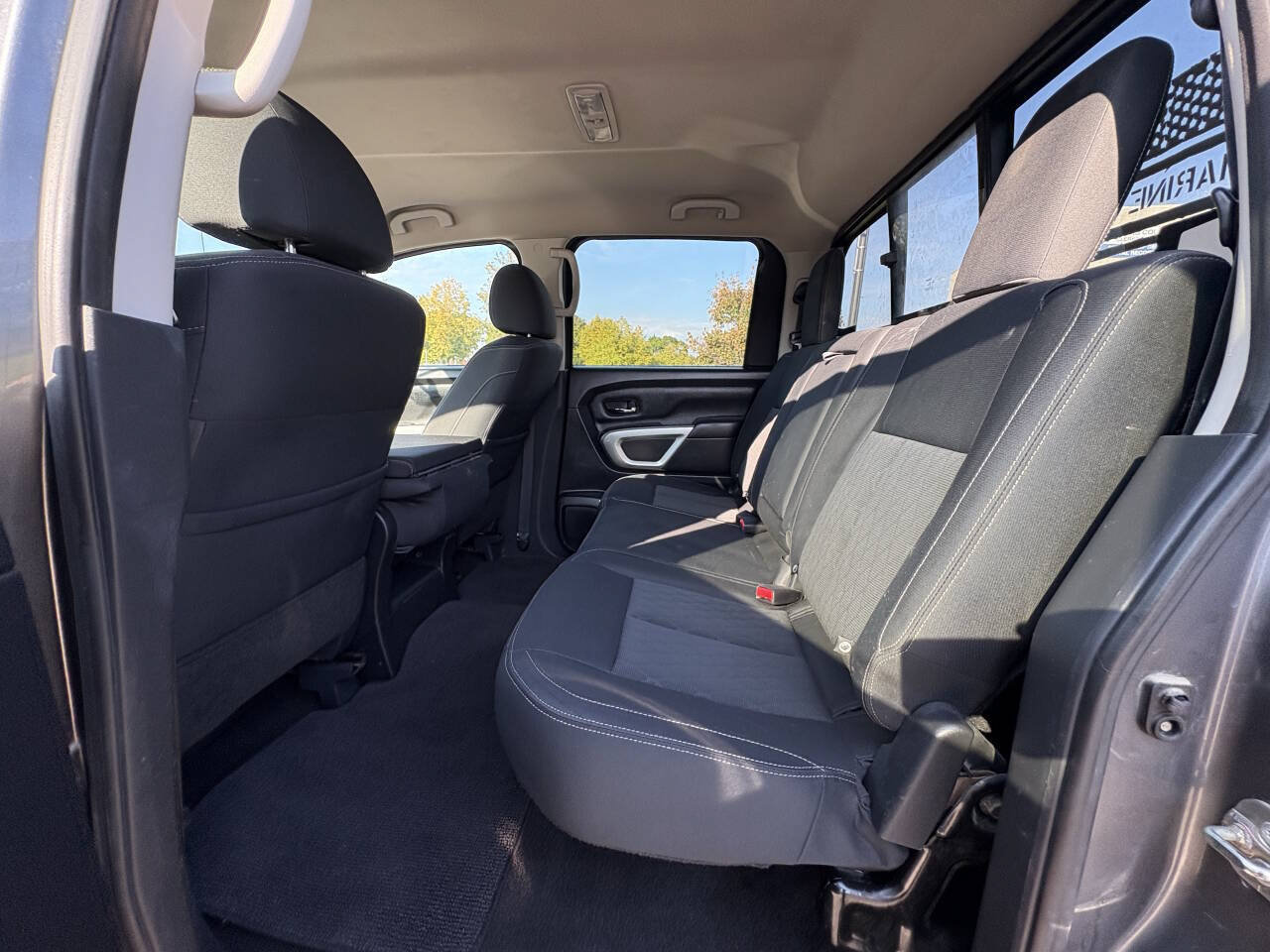 Used 2018 Nissan Titan SV AWD/4WD image 23