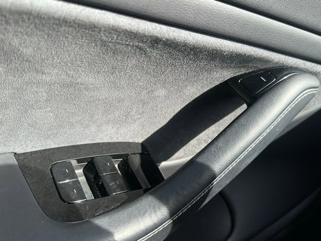 Used 2018 Tesla Model 3 Long Range image 16