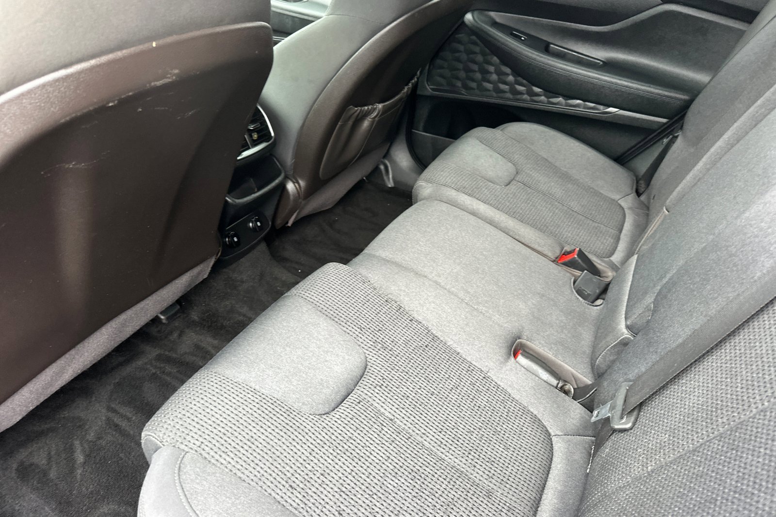 Used 2019 Hyundai Santa Fe SE image 12