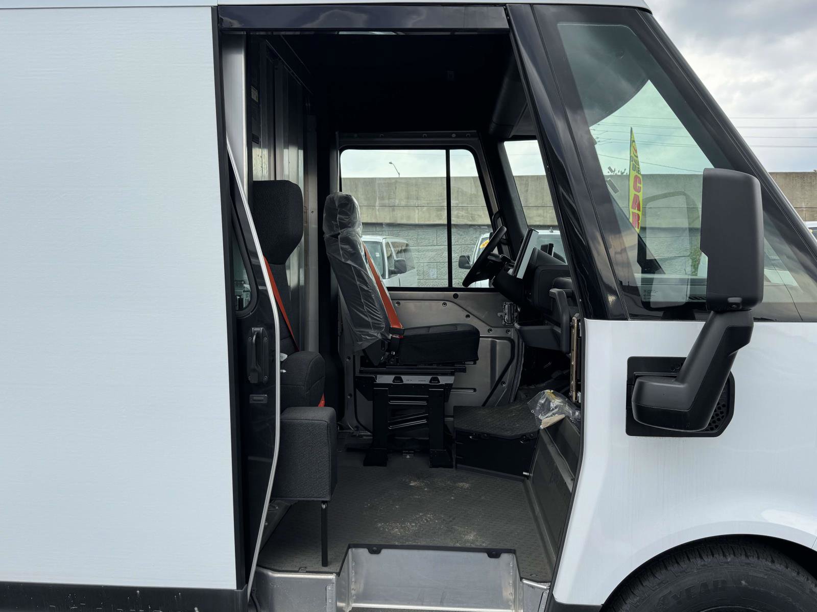 Used 2024 Chevrolet Brightdrop 600 w/ Commercial Equipment Package AWD/4WD image 13