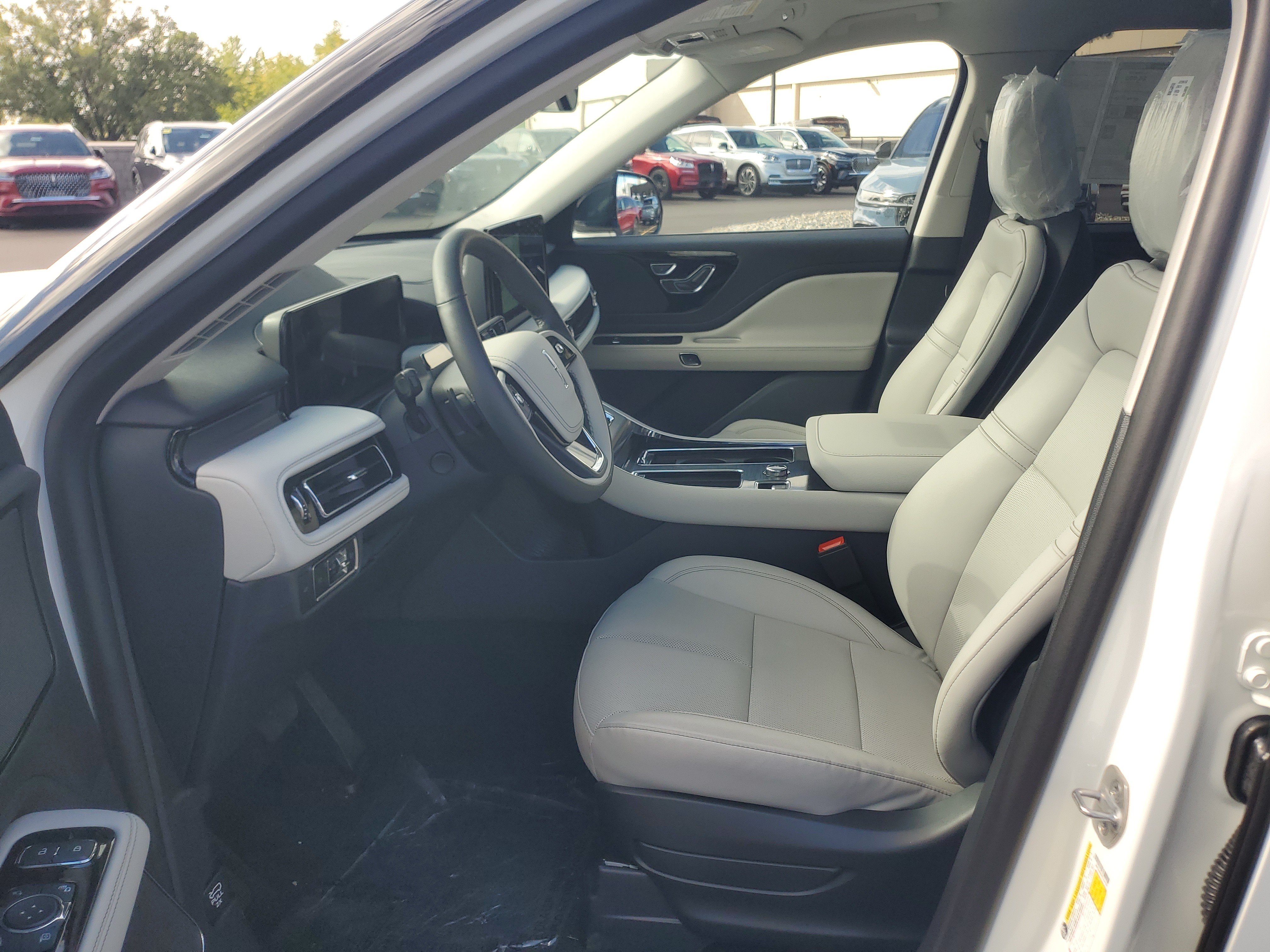 New 2026 Lincoln Aviator AWD image 11