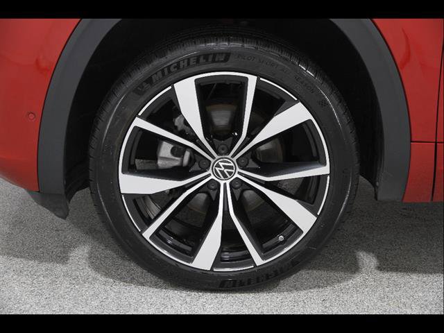 Certified 2024 Volkswagen Atlas SEL Premium R-Line image 25