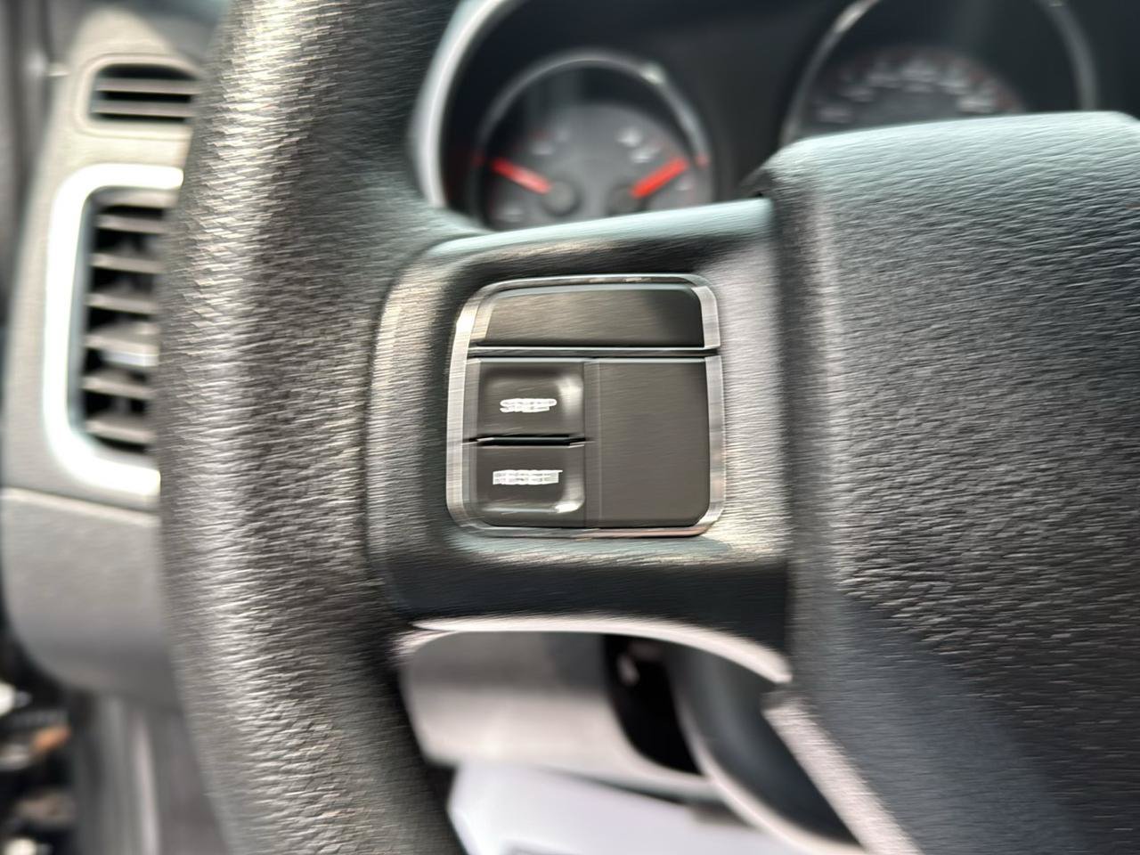 Used 2012 Dodge Avenger SE FWD image 14