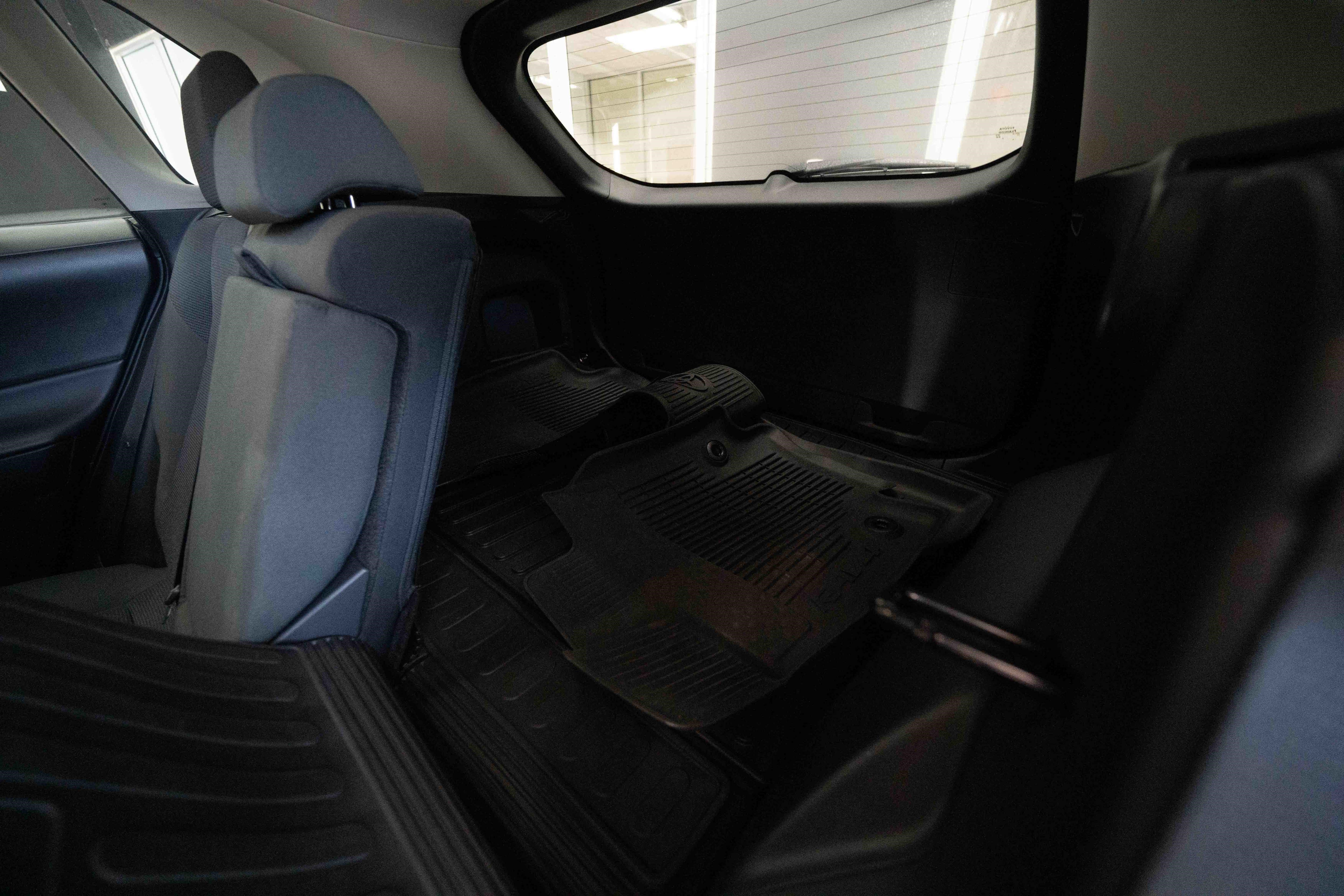 Used 2022 Toyota RAV4 LE AWD/4WD image 24