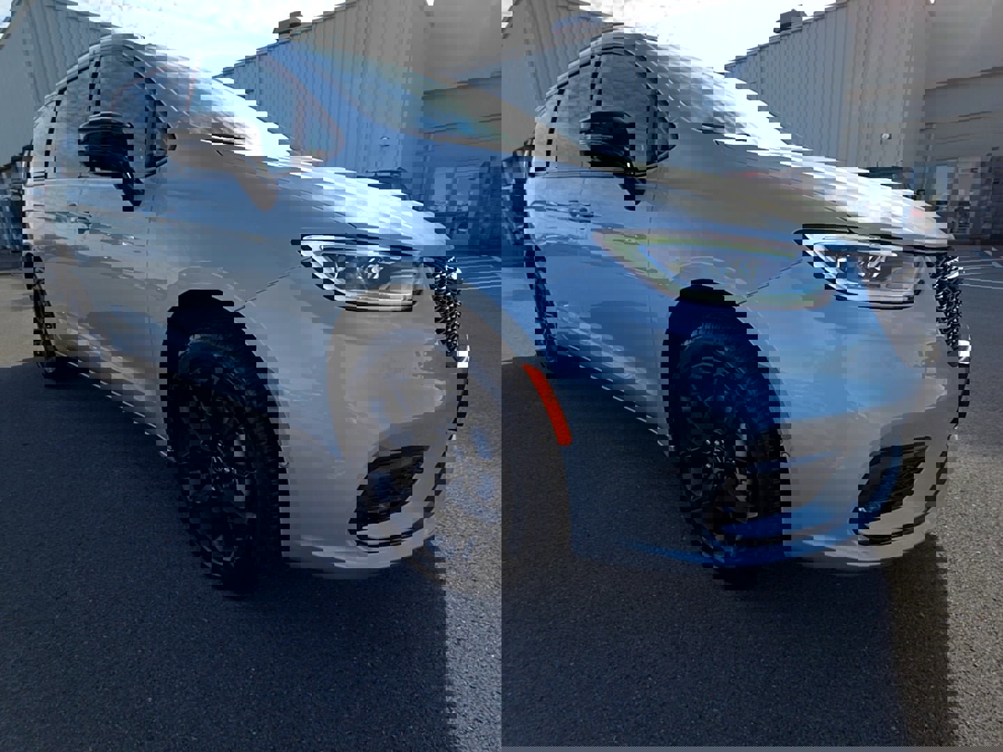 New 2026 Chrysler Pacifica Select w/ S Appearance Package image 3