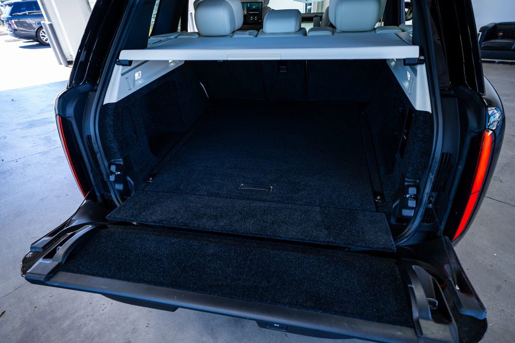 Used 2025 Land Rover Range Rover Autobiography image 56