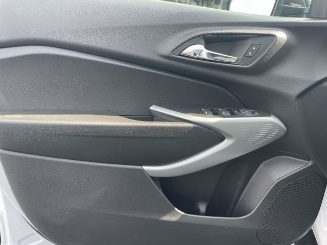 Used 2025 Chevrolet Trax RS w/ Driver Confidence Package FWD image 14