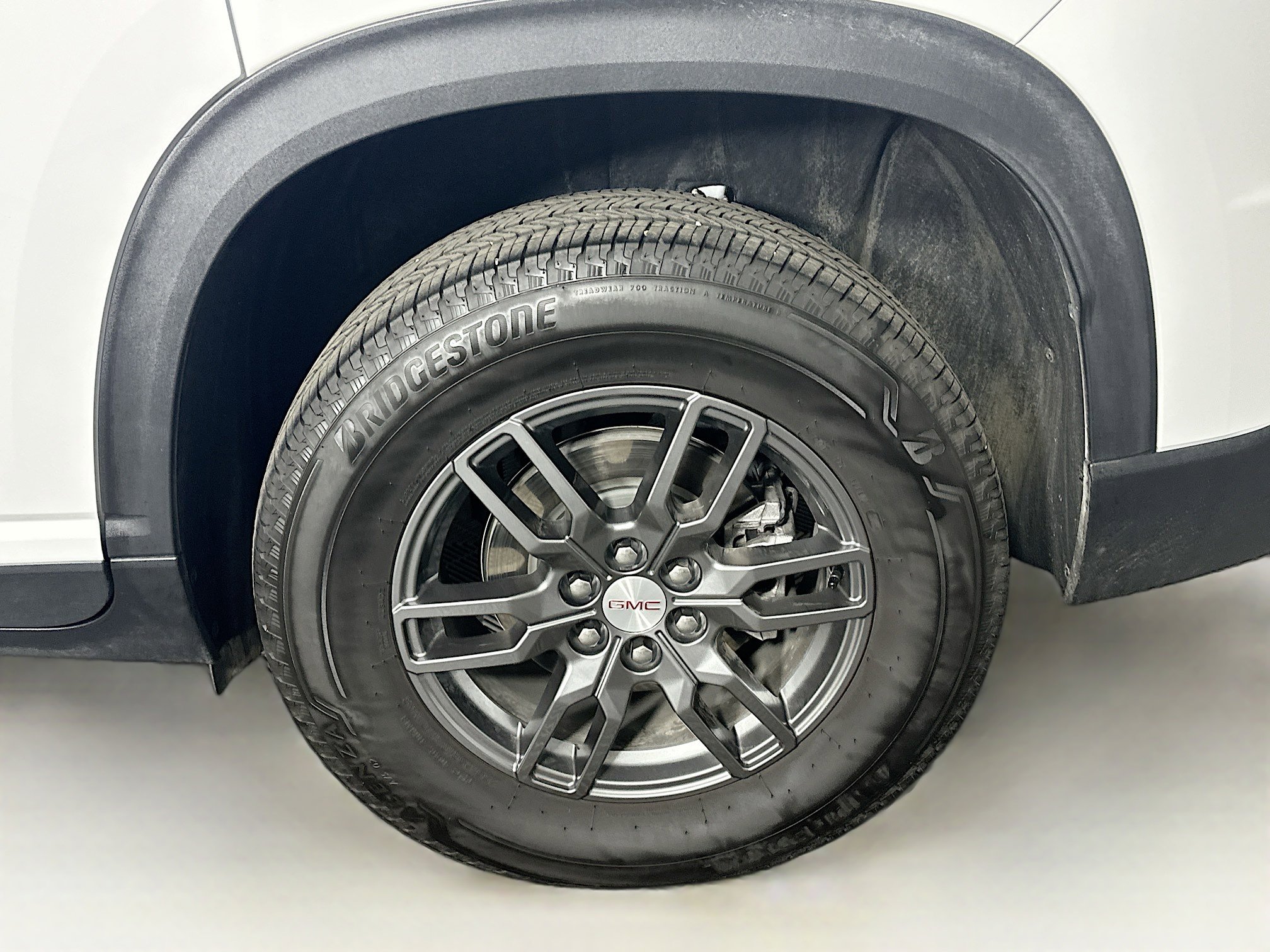 Used 2025 GMC Acadia Elevation image 11