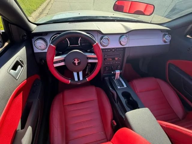 Used 2005 Ford Mustang Premium RWD image 26