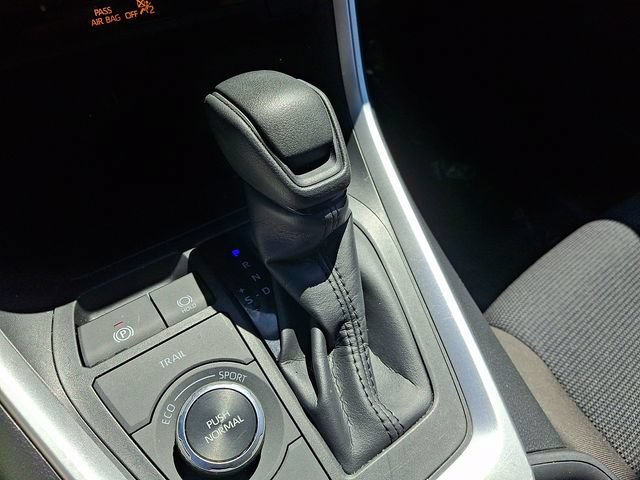 Used 2024 Toyota RAV4 LE AWD/4WD image 16