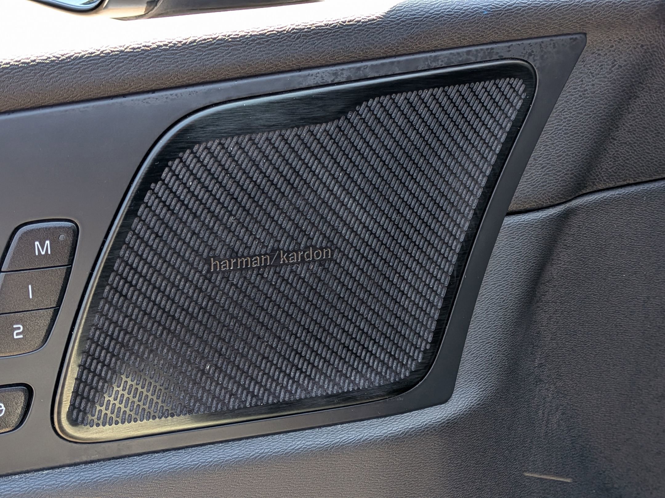 Used 2021 Volvo XC60 T8 R-Design w/ Advanced Package image 10