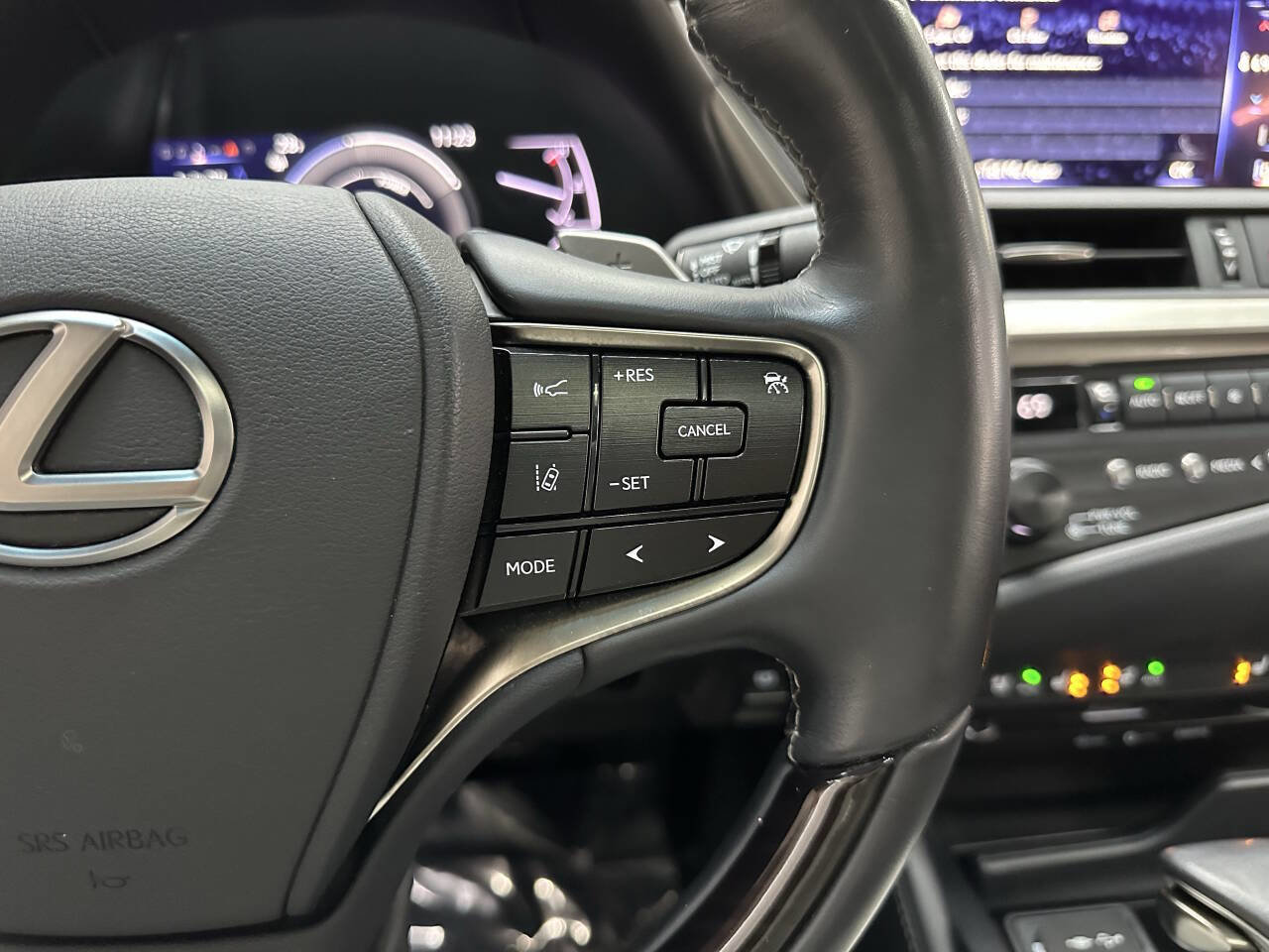 Used 2019 Lexus ES 300h w/ Premium Package image 22