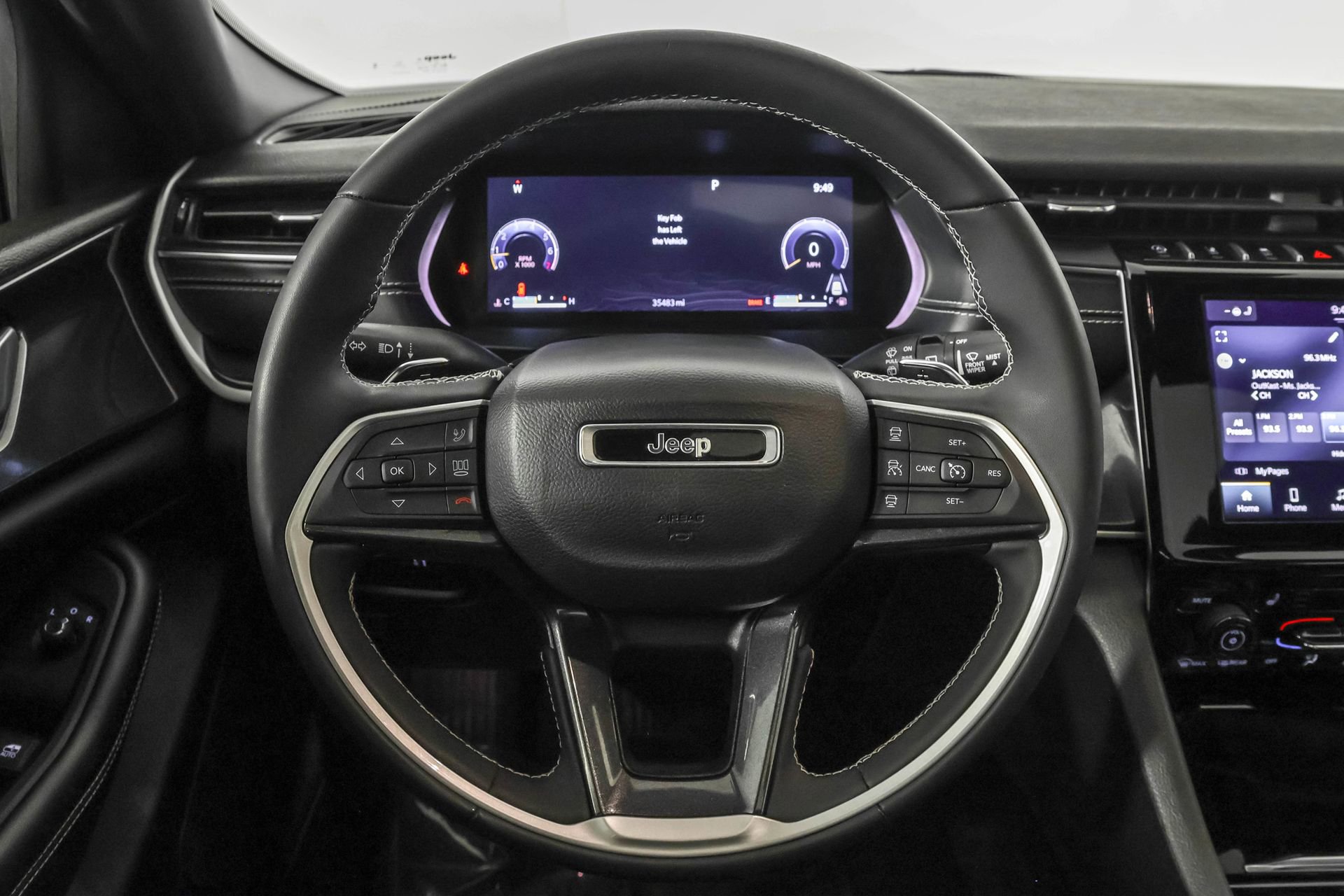 Used 2023 Jeep Grand Cherokee L Laredo image 29