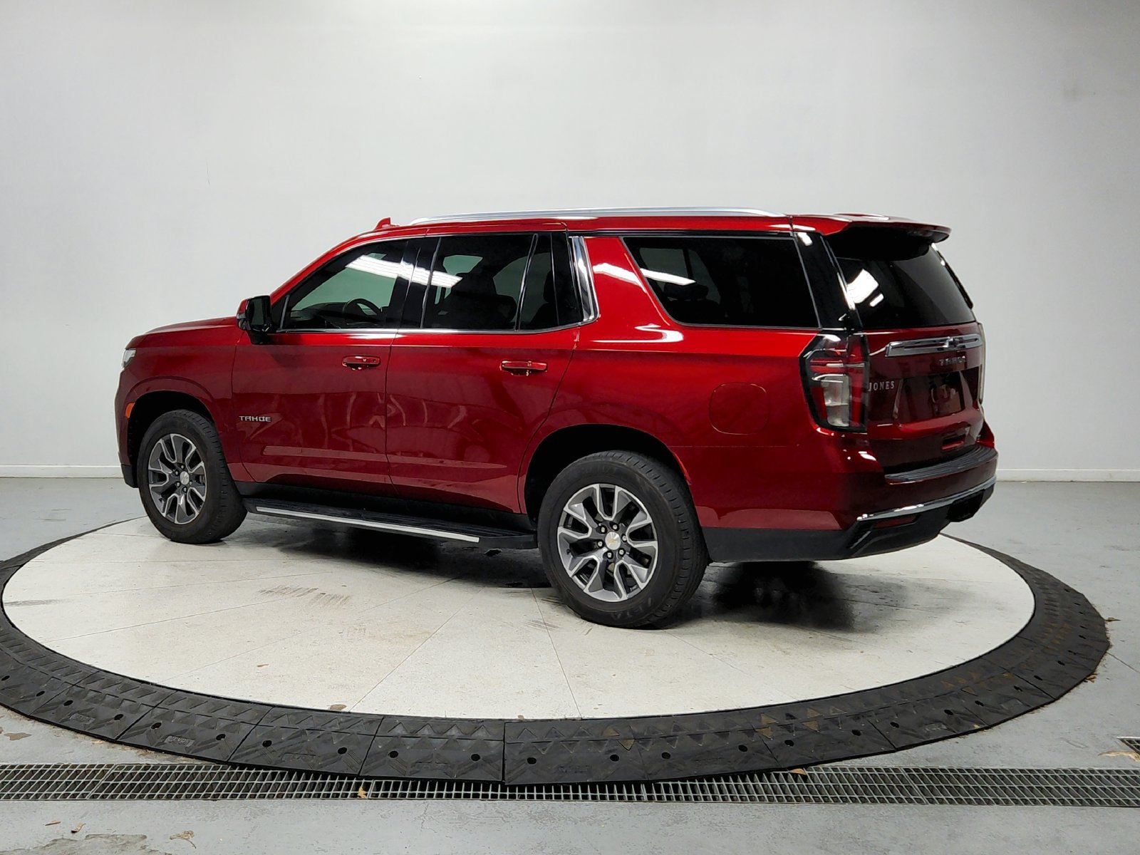 Used 2023 Chevrolet Tahoe LT w/ Luxury Package RWD image 6