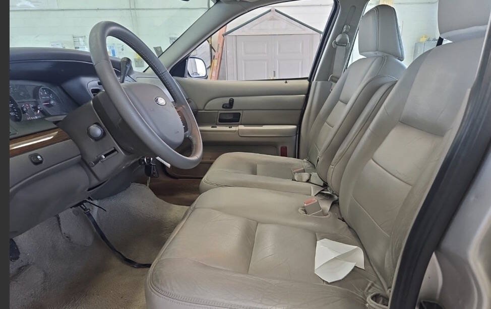 Used 2008 Ford Crown Victoria LX RWD image 13
