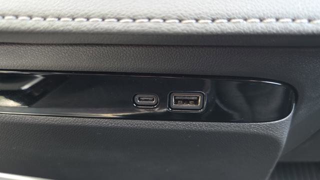 Used 2025 Buick Enclave Sport Touring w/ Power Package image 36