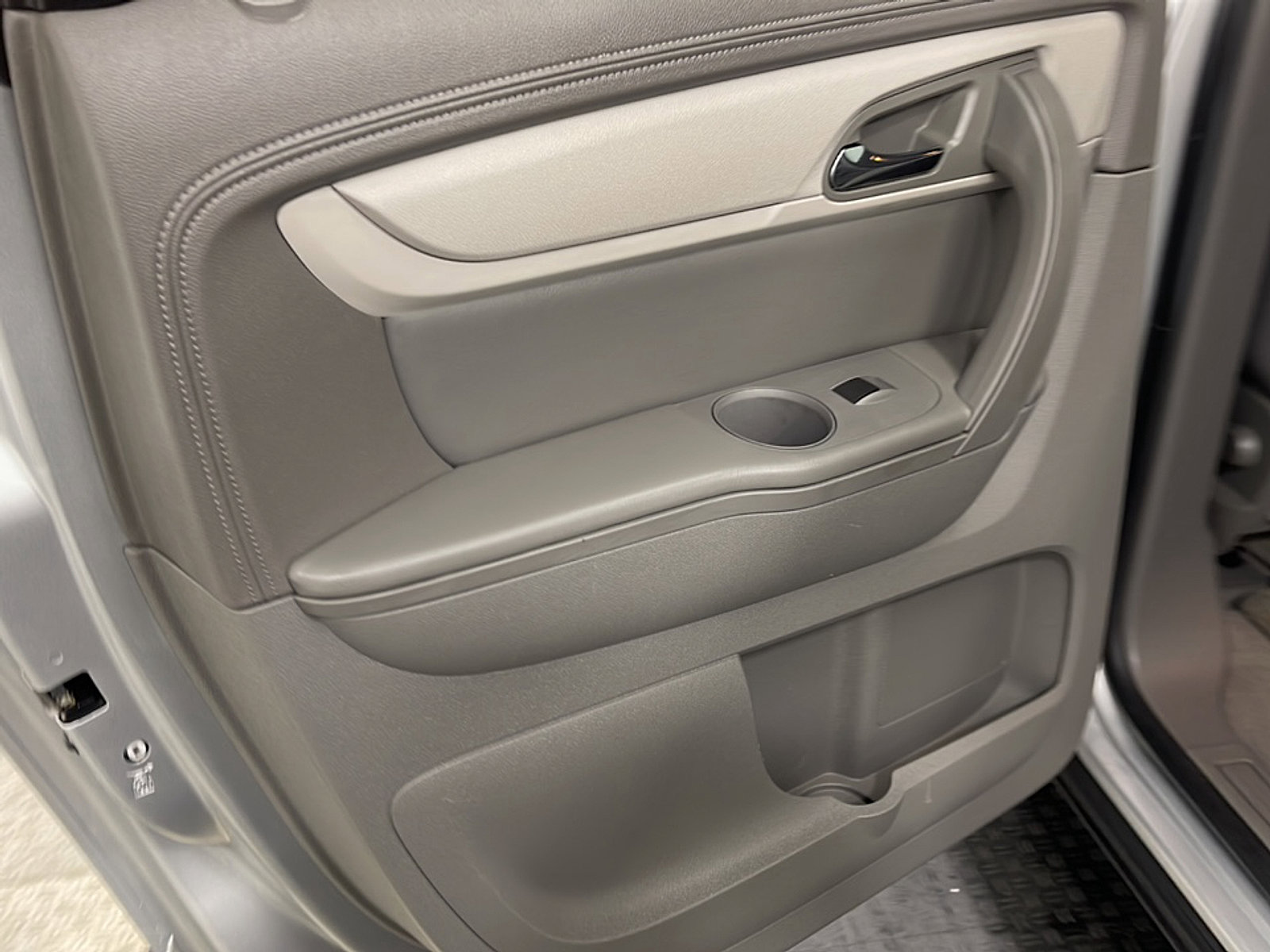 Used 2014 Chevrolet Traverse LS FWD image 11