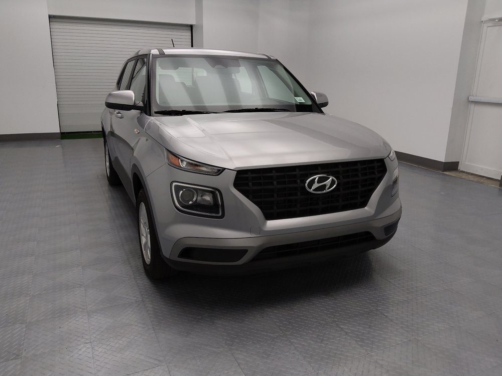 Used 2025 Hyundai Venue SE FWD image 14