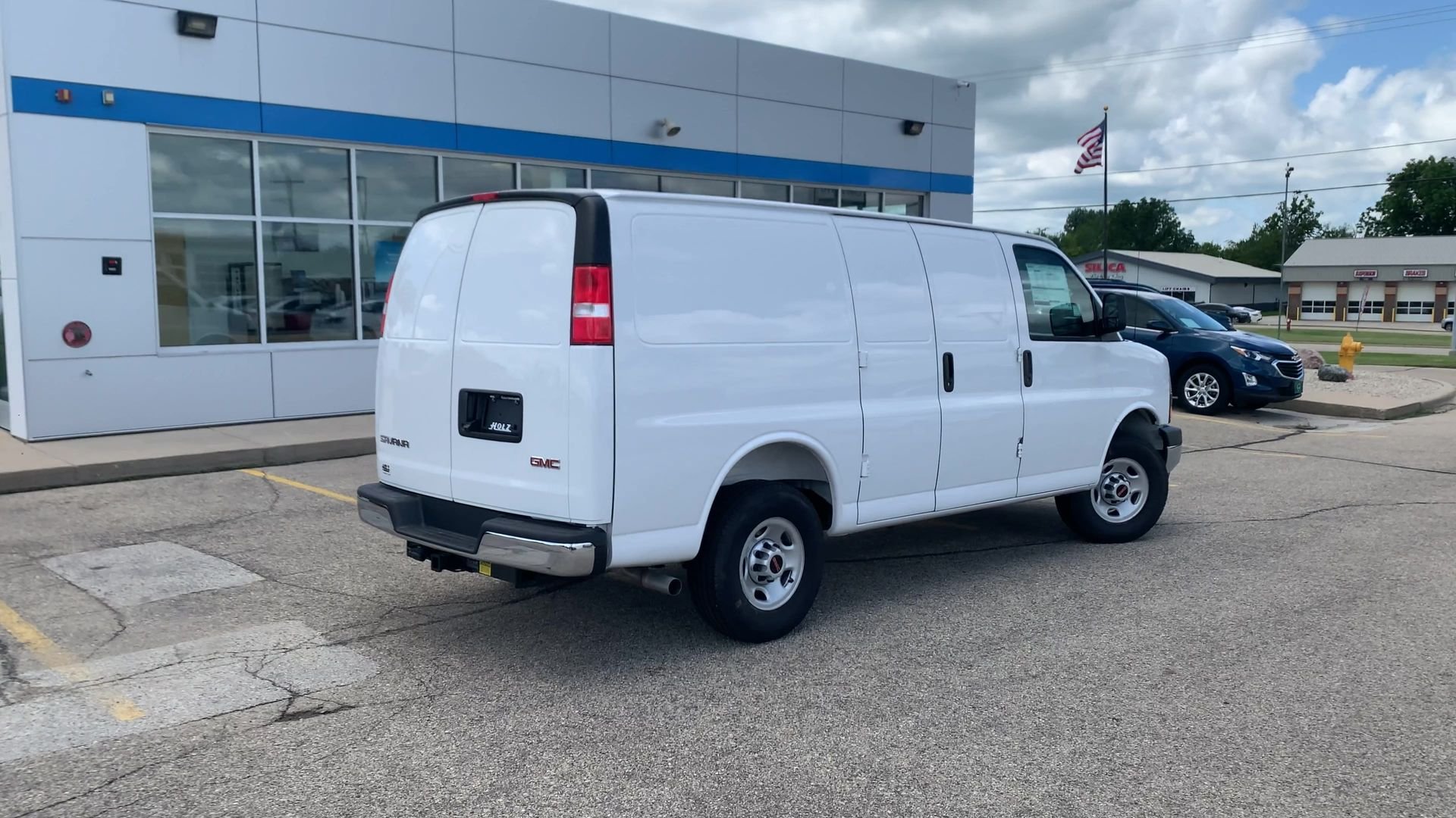 New 2025 GMC Savana 2500 w/ Driver Convenience Package RWD image 32