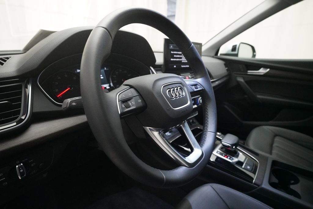 Used 2023 Audi Q5 2.0T Premium w/ Convenience Package AWD/4WD image 8
