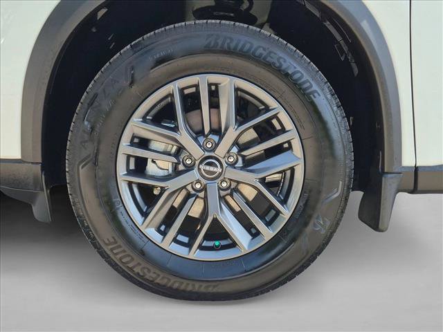 Used 2025 Nissan Rogue S FWD image 15