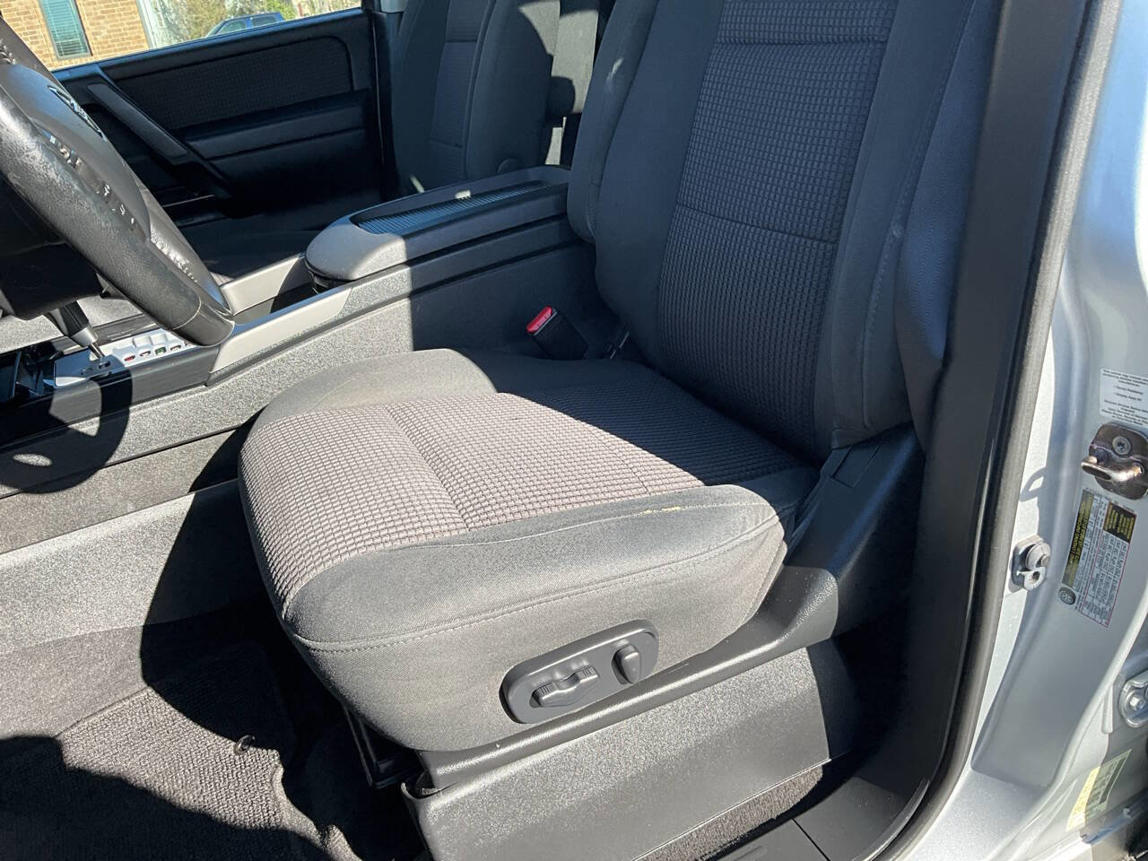 Used 2013 Nissan Titan SV w/ SV Premium Utility Pkg image 9