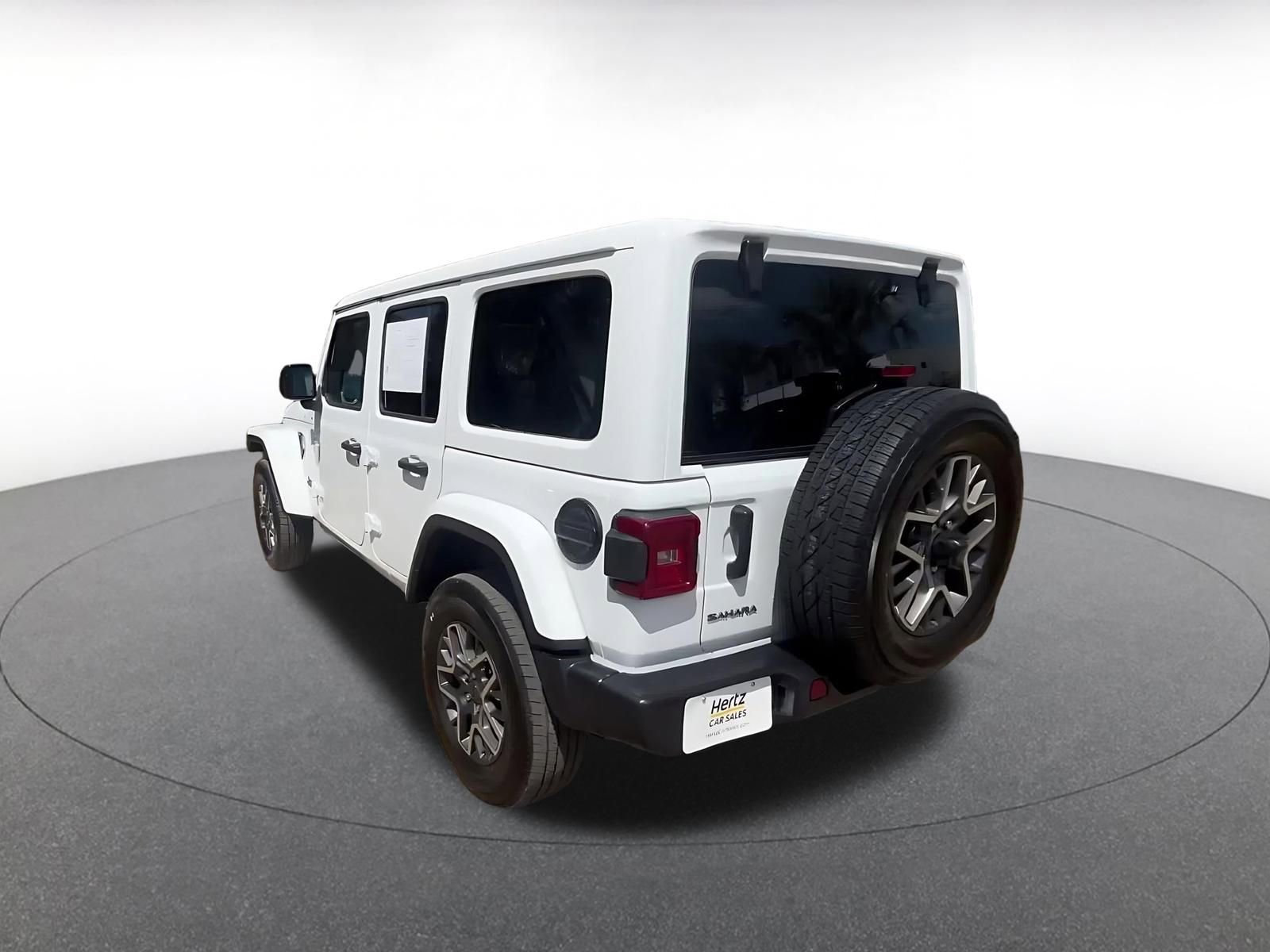 Used 2025 Jeep Wrangler Unlimited Sahara AWD/4WD image 14