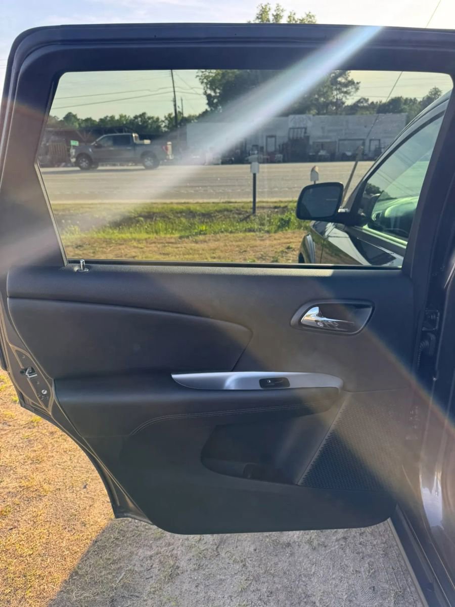 Used 2019 Dodge Journey SE FWD image 19