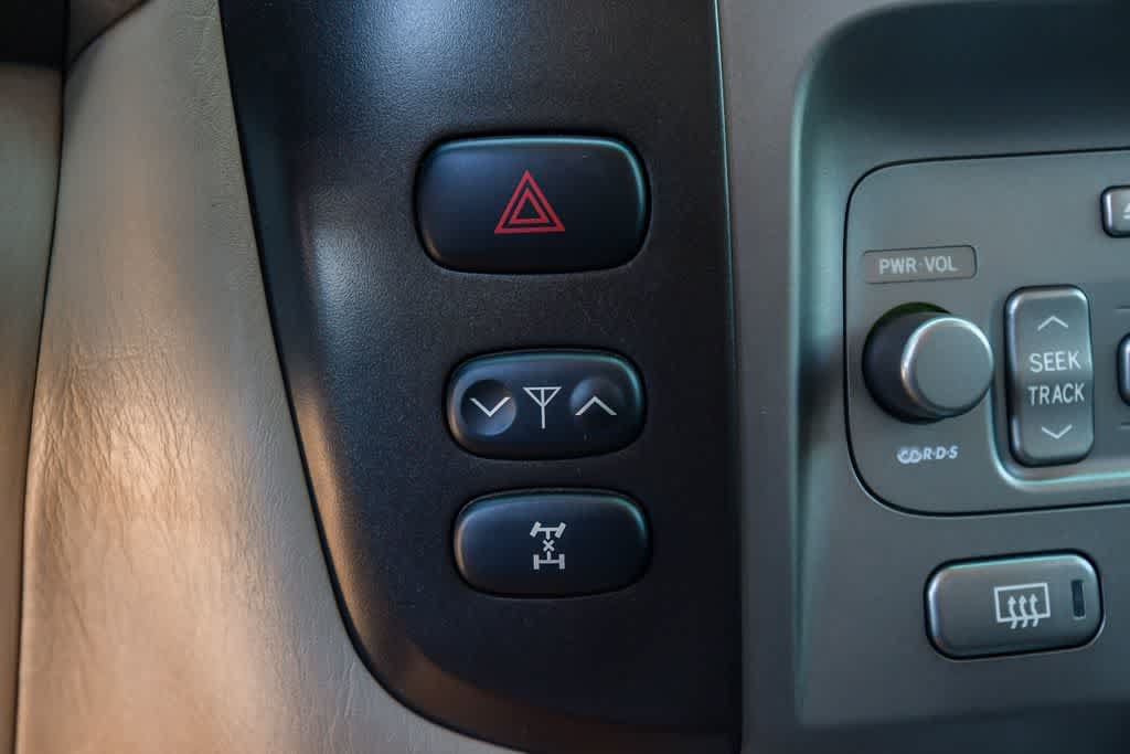 Used 2006 Toyota Land Cruiser AWD/4WD image 25