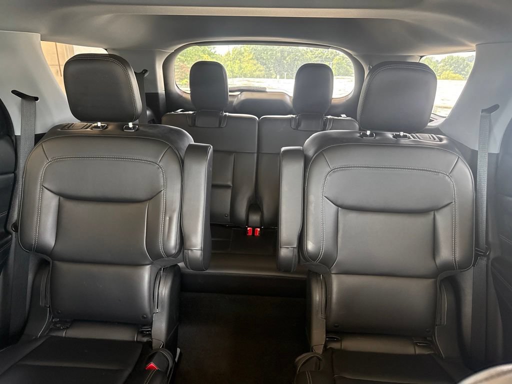 Used 2022 Ford Explorer XLT w/ Equipment Group 202A AWD/4WD image 23