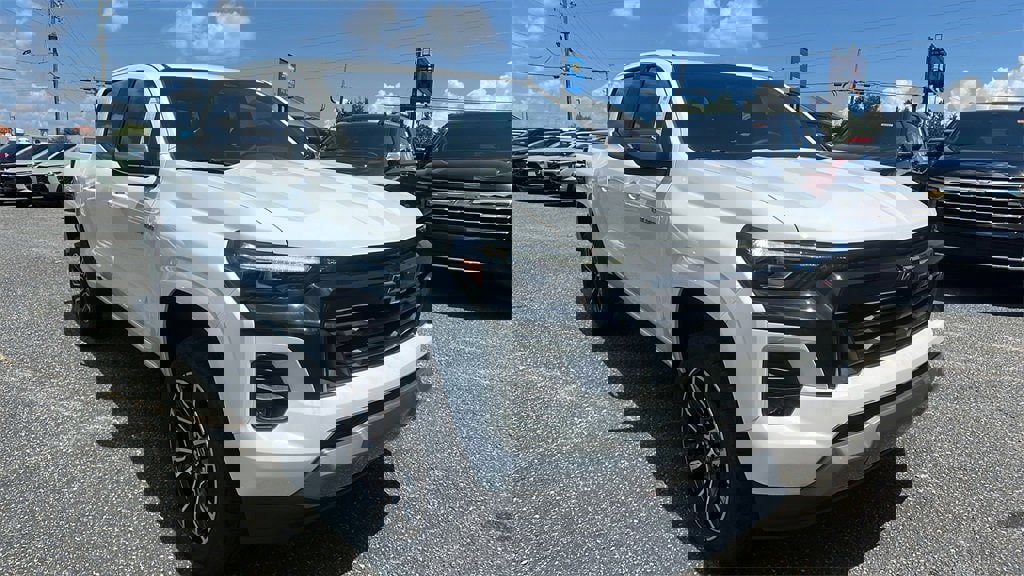 New 2025 Chevrolet Colorado Z71 image 3