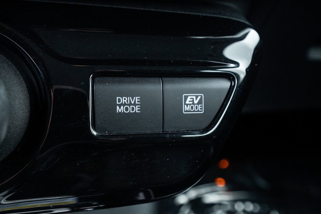 Used 2016 Toyota Prius Three image 25