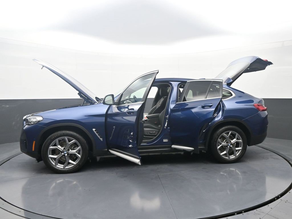 Used 2025 BMW X4 xDrive30i w/ Premium Package image 40