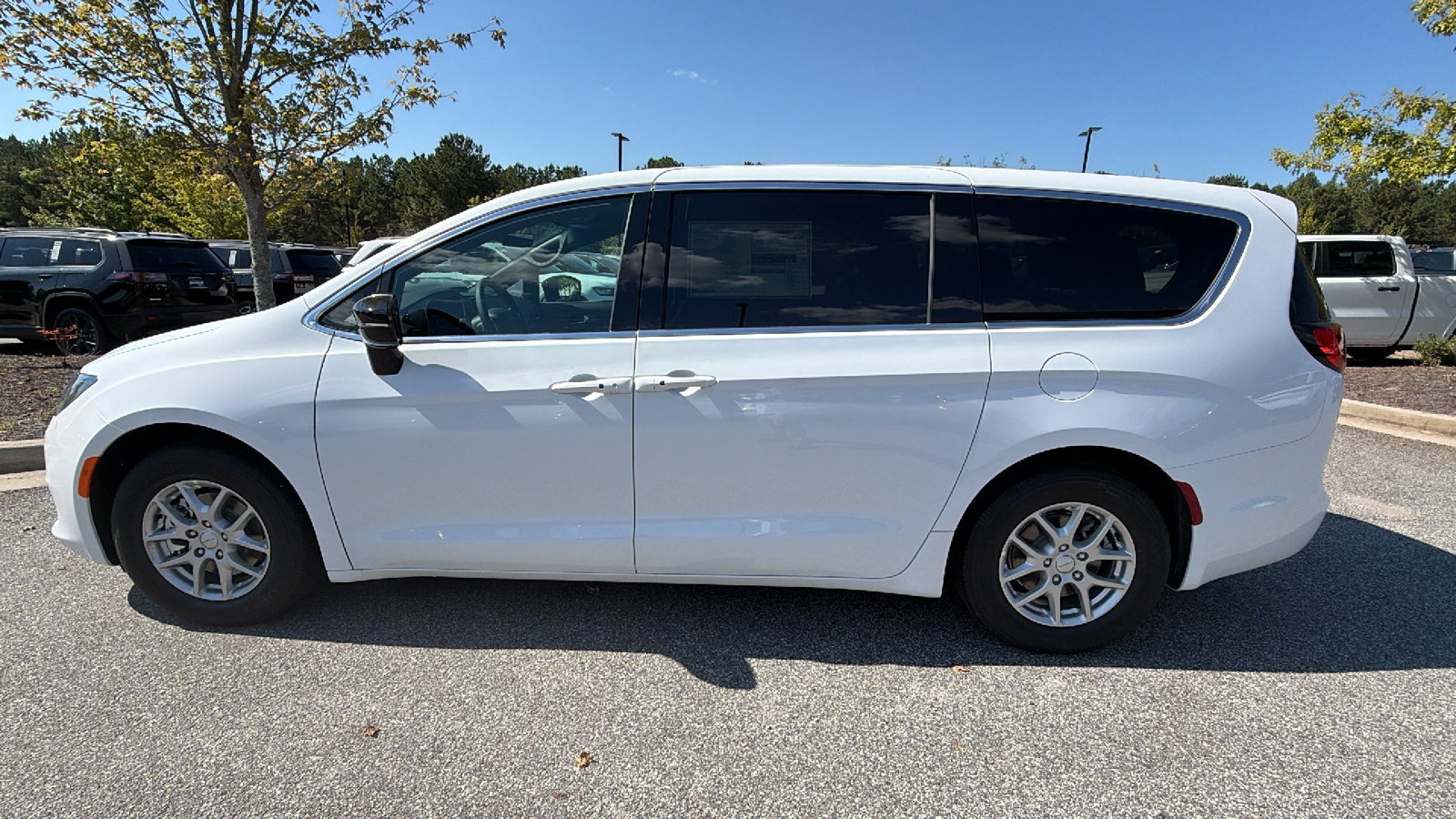 New 2027 Chrysler Pacifica LX FWD image 11